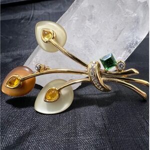 Vintage Floral Brooch Gold Tone Rhinestone Flower Bouquet Pin